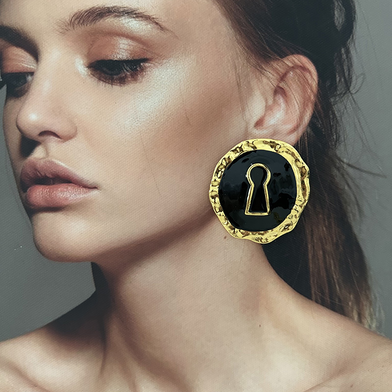 Преувеличенные черные эмалиров – обзор и цена Vintage Fashion Collection